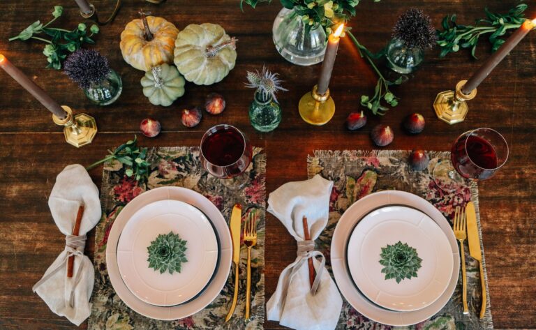 HOLIDAY TABLESCAPING WITH THE MAD TABLE